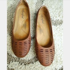 Naturalizer Brown Flat Shoes.